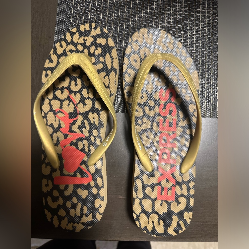 Express Flip-Flops Women's size 6